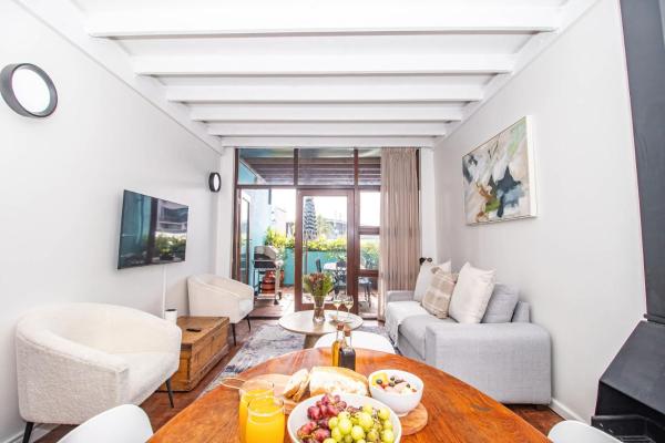 Blue Townhouse De Waterkant Stay - Camps Bay