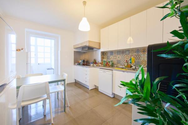 Bright Double Room Saldanha, 1min Metro - Lisbonne