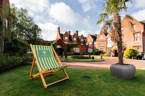 A la foto es mostra l'objecte Sprowston Manor Hotel, Spa & Golf situat a la ciutat de Rackheath.