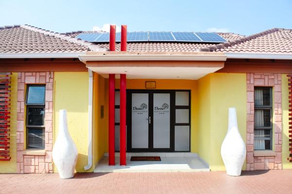 A la foto es mostra l'objecte Divine Guest Lodge situat a la ciutat de Thlabane.