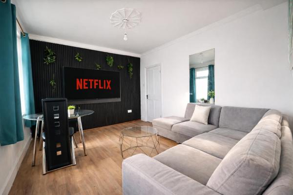 Spacious Apartment Near Excel For 6 With Parking - Essex