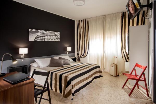 Radio Hotel, Roma