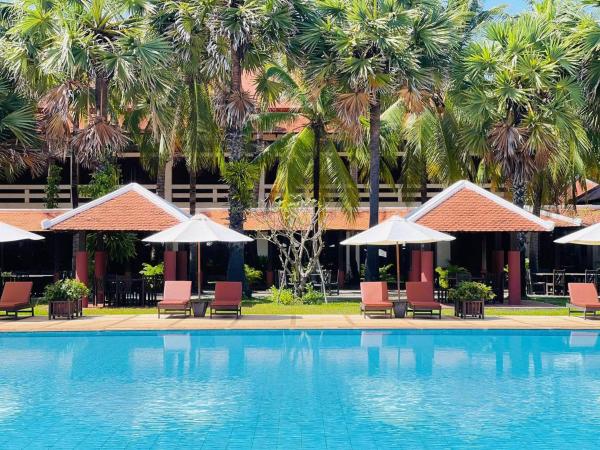 På billedet ses objektet Royal Angkor Resort & Spa beliggende i byen Phumĭ Ta Rós.
