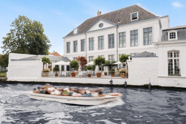 A la foto es mostra l'objecte Hotel Van Cleef situat a la ciutat de Bruges.