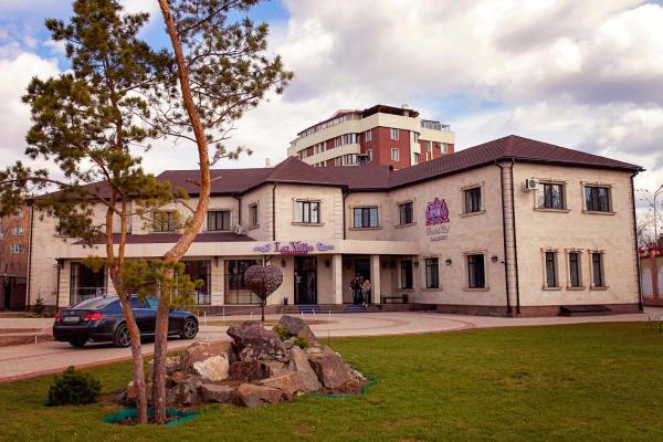 Στη φωτογραφία φαίνεται το αντικείμενο La villa Park Hotel που βρίσκεται στην πόλη Sorang.