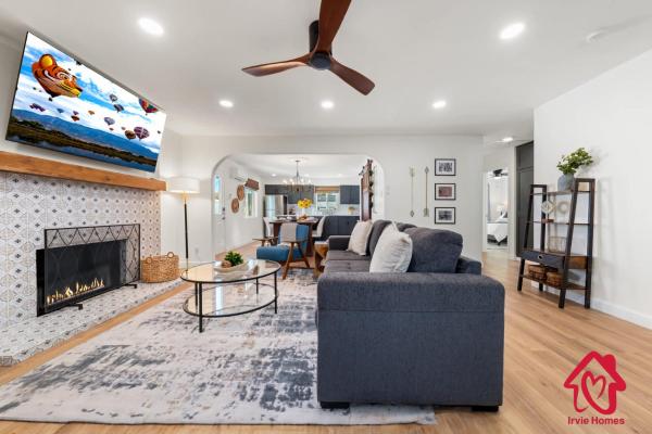 Valleyvibe: Modern Comfort In North Valley - An Irvie Home - Rio Rancho, NM