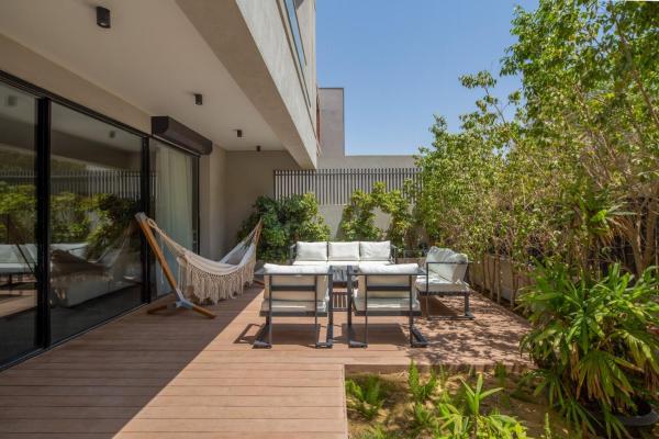 A la foto es mostra l'objecte Catalina at West Golf Extension situat a la ciutat de El Caire.