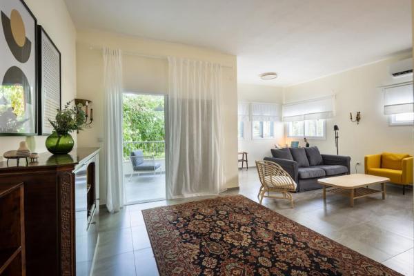 Eclectic Dreams Rabin Square Apt - Tel Aviv