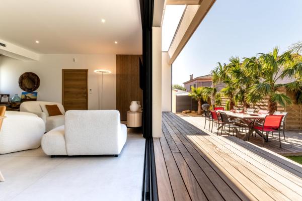 2 Villas Beach Pools Large Groups - Vias