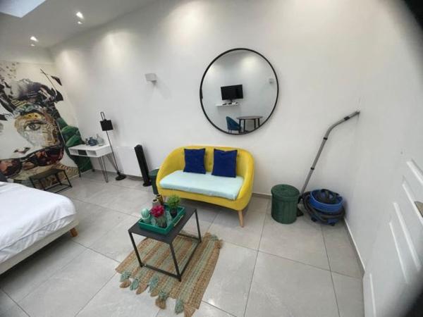 Parisian Studio Retreat In Central Batignolles - París