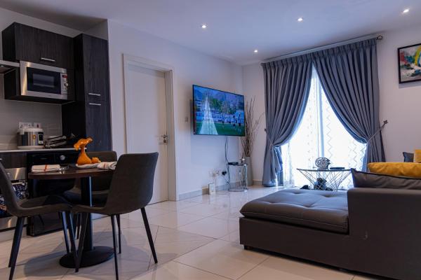 Luxurious 2-bedroom Apartment -Loxwood, East Legon - 아크라