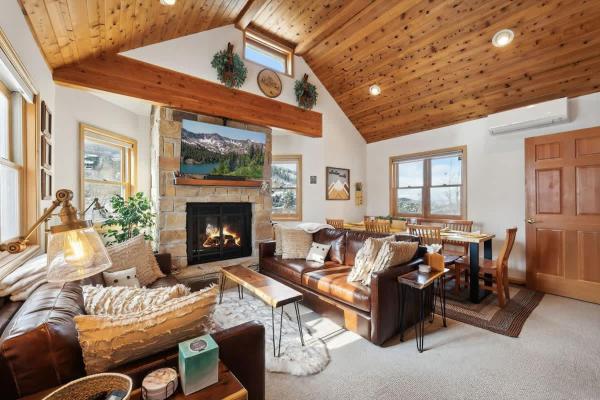 Cozy Hillside Cottage Overlooking Main Street - Park City, UT