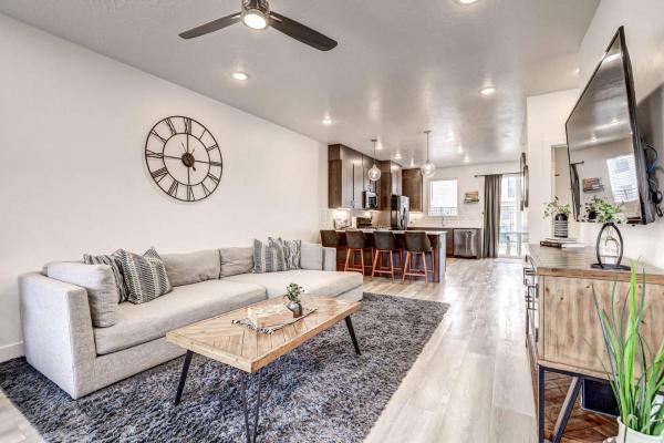 Poolside Retreat - King Beds - Dog Friendly - Utah