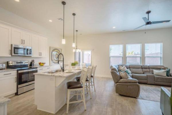 Family Fun - Pool & Hottub - Near Sand Hollow & Zion - St. George, USA