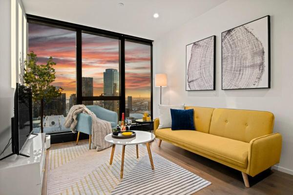 Stunning Cbd Views 2br Retreat, Pool And Free Parking - Saint Kilda