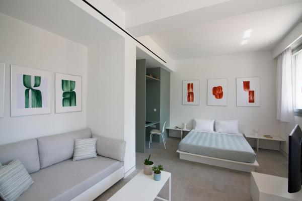 The Met Base, Suite No1 - Crete