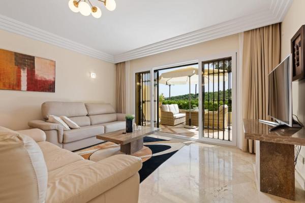 Elegant Apartment With Terrace & Pools Near Beach - Casares
