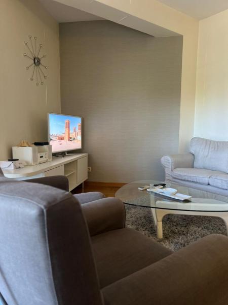 På bildet vises objektet Bar Luxury Apartment som ligger i byen Bar.