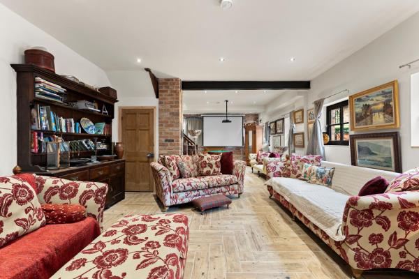 The Old Coach Keeper's House -Sleeps 11 With Sauna - Nottingham