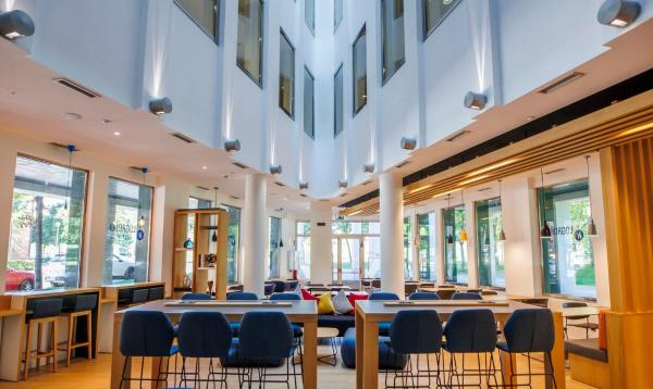 På bildet vises objektet Holiday Inn Express Logroño Rioja by IHG som ligger i byen Logroño.