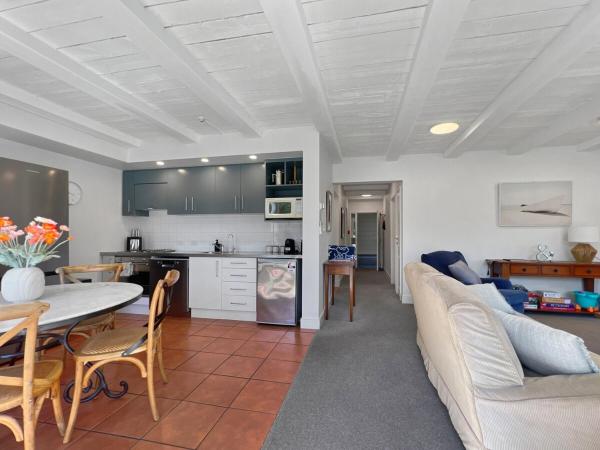 Groundfloor Waterfront 2bed Harbour View Apartment - Akaroa