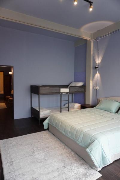 Large Room Near Grand Palace - Khlong San