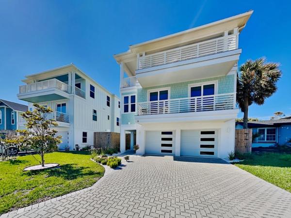 Ocean Retreat By Distinctive Beach Rentals - St. Augustine Beach, FL