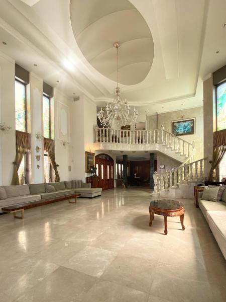 villa white hall