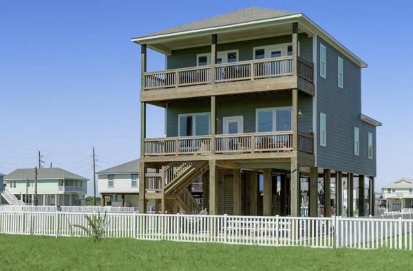 Beach Escape- Short Walk To Beach Access - Galveston, TX
