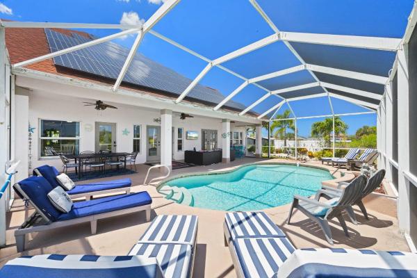 Cape Coral Game House - Pool Dock & Arcade - Matlacha, FL