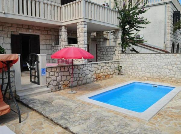 Beachfront Holiday Home With Outdoor Pool - Supetar