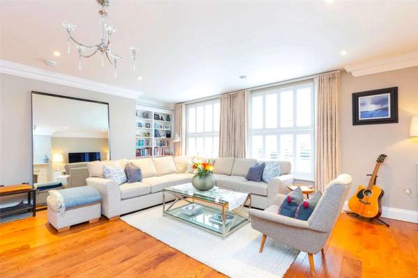 Discover Bath From This Stylish City Apartment - Bath