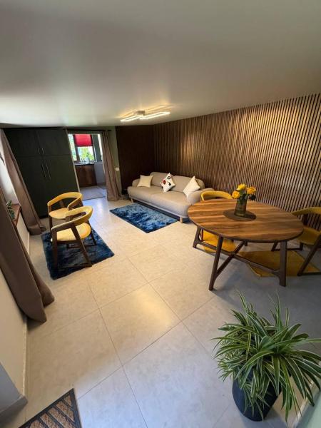 Jasmina Modern Garden Apartment - エレバン