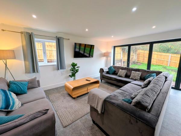 Family Affair Fun For All In This Spacious Home - Shrewsbury