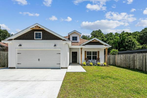 406 Hancock Ln - Pensacola, FL
