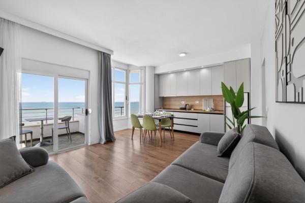 Op de foto is het object Wave Beachfront Apartments te zien, gelegen in de stad Durrës.