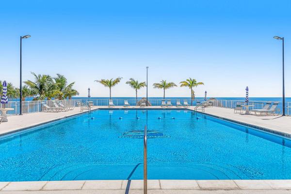 Snowbird-friendly Condo In Oceanfront Complex With Heated Pool, Bbq, Ac - Marathon