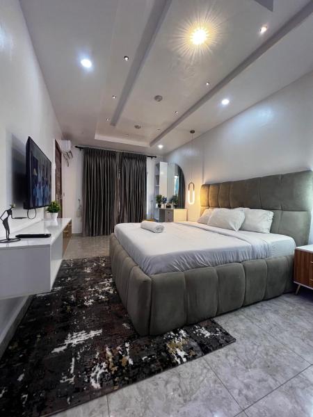 照片显示了位于Lagos市的1 bedroom, 24hrs light, Netflix, Swimming pool in MIJL, Salem, Ikate物件。