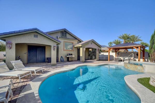 Good Day Stay, Pool, Hot Tub, Travelers Perfect Home - Nevada