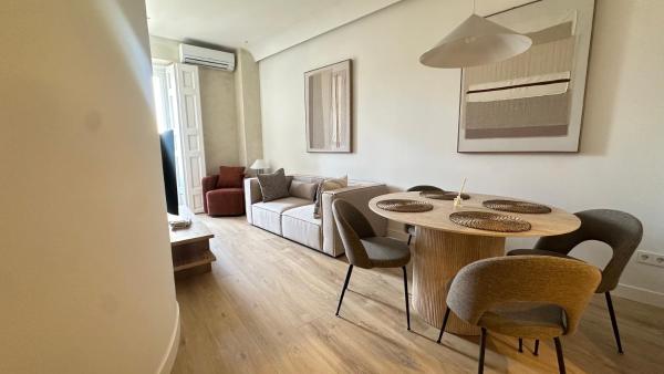 A la foto es mostra l'objecte LOFTS Puerta del SOL situat a la ciutat de Madrid.