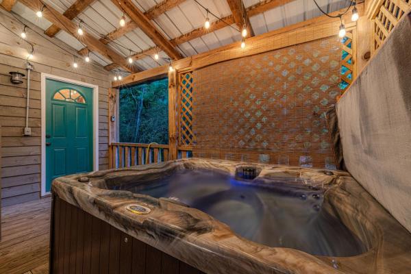 Hot Tub And Dog Friendly, 4 Miles To Cades Cove - Townsend, TN