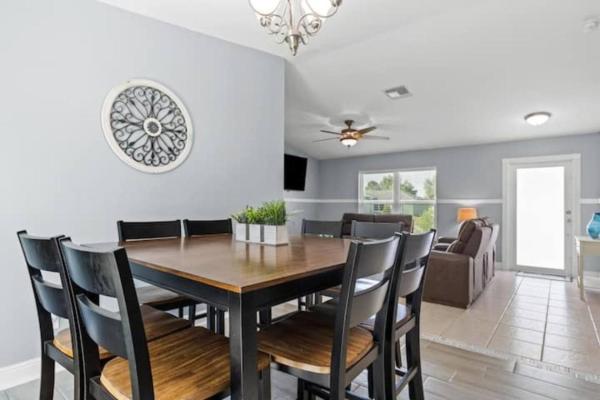 Villa Varges Be Our Guest - Lehigh Acres, FL