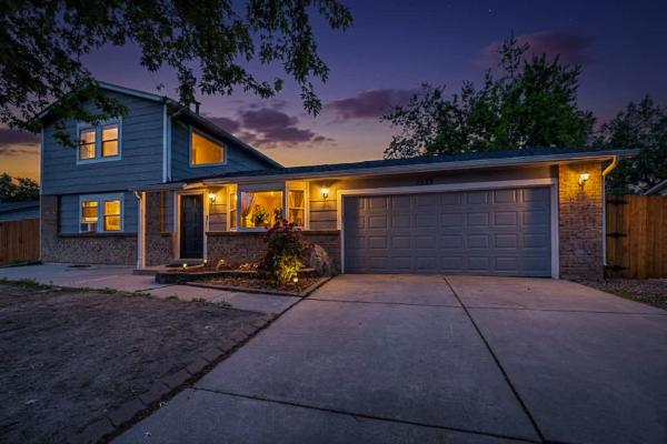 4br Spacious Home With Deck Bbq Fire Pit Sleeps 8 - 골든