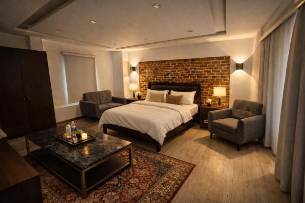 Entire Apartment By 12th Avenue - Punjab