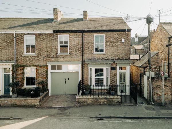 Victoria House - Stunning Home - Private Parking - York