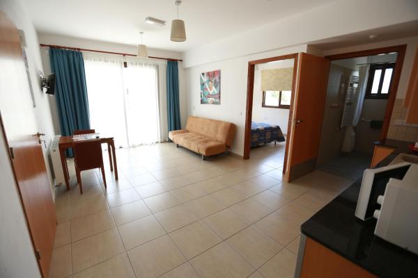 Apartamento com 2 Quartos — 140 m² - C & A Hotel Apartments