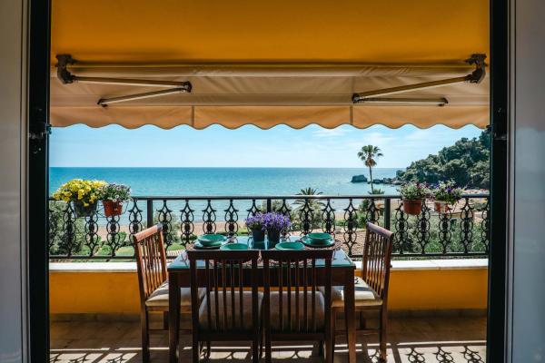 A la foto es mostra l'objecte Corfu Dream Holidays Villas situat a la ciutat de Glyfada.