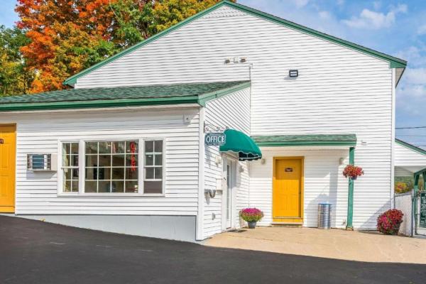 Blue Line Inn Lake George - Glens Falls, NY