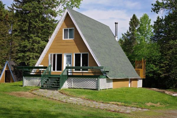 Na zdjęciu widoczny jest obiekt Chalet du barrage położony w mieście Saint Pierre de Broughton.