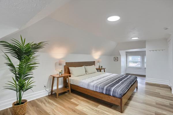 Dormont, Potomac 2a Spacious & Modern Private Bd - Pittsburgh, PA